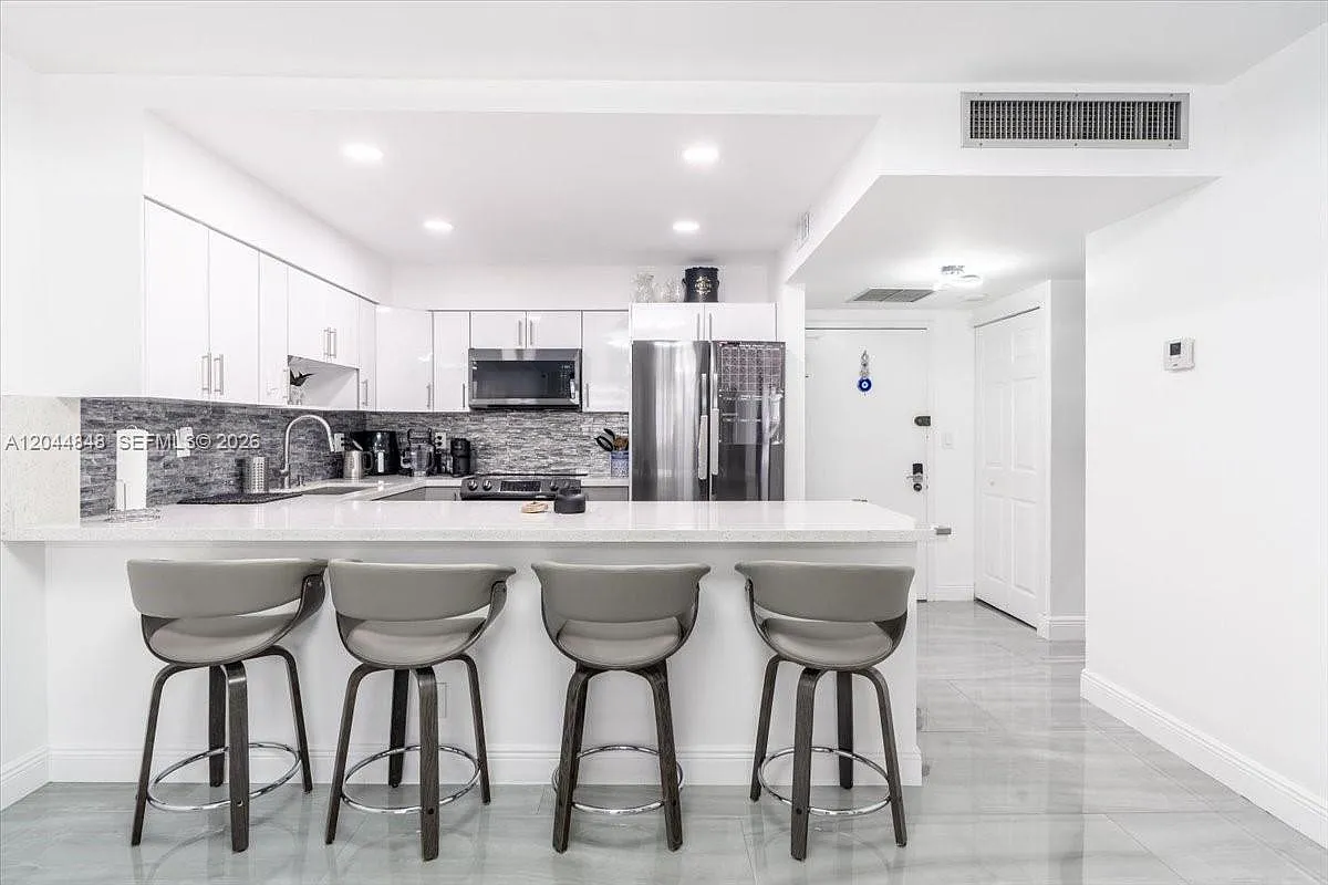 Olympus Condo Phase — Photo 4