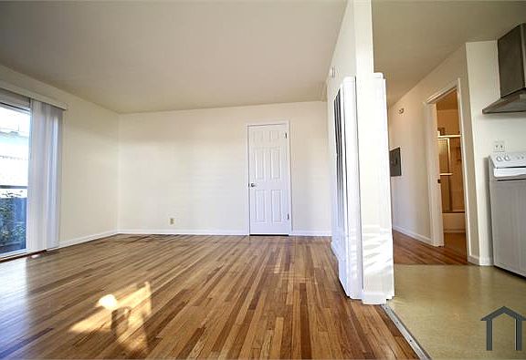 3rd image of 205 Smalley Ave APT 4