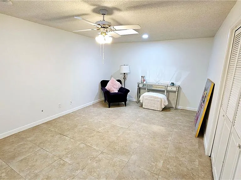 705 Kerry Ln — Photo 14