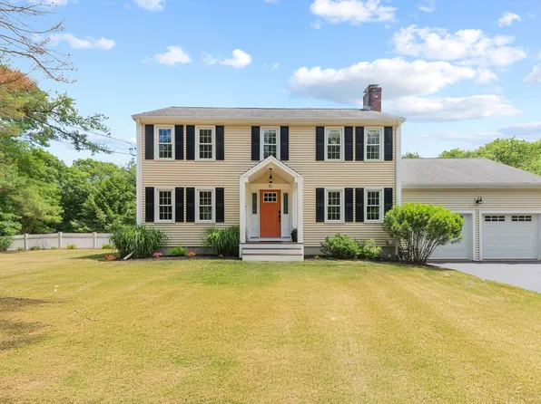 10 Strawstone Ln, Norton, MA 02766