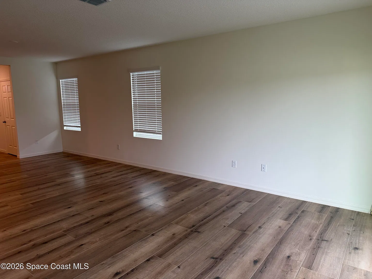 5 bed, 3.0 bath, 2466 sqft, $2,950 — Photo 4