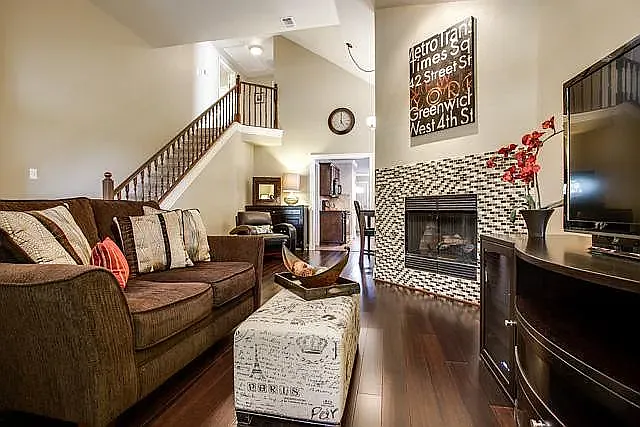 543 Village Green Dr — Photo 9