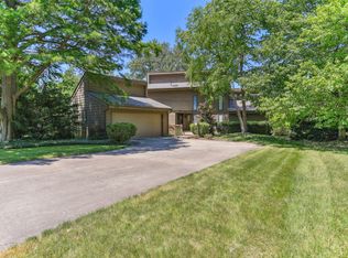 56 Chestnut Ct, Champaign, IL 61822