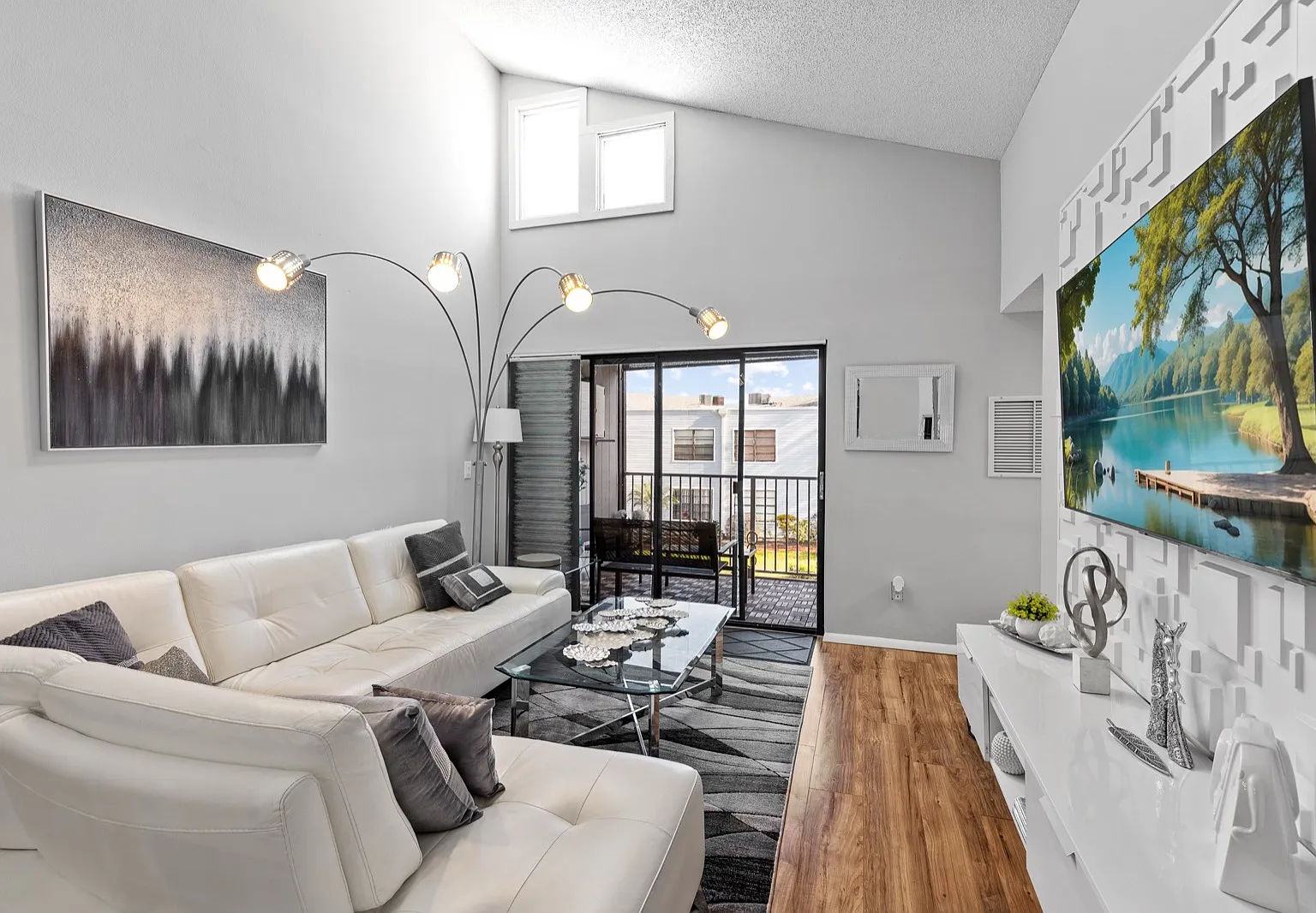 2 bed, 820 sqft, $1,650 — Photo 1