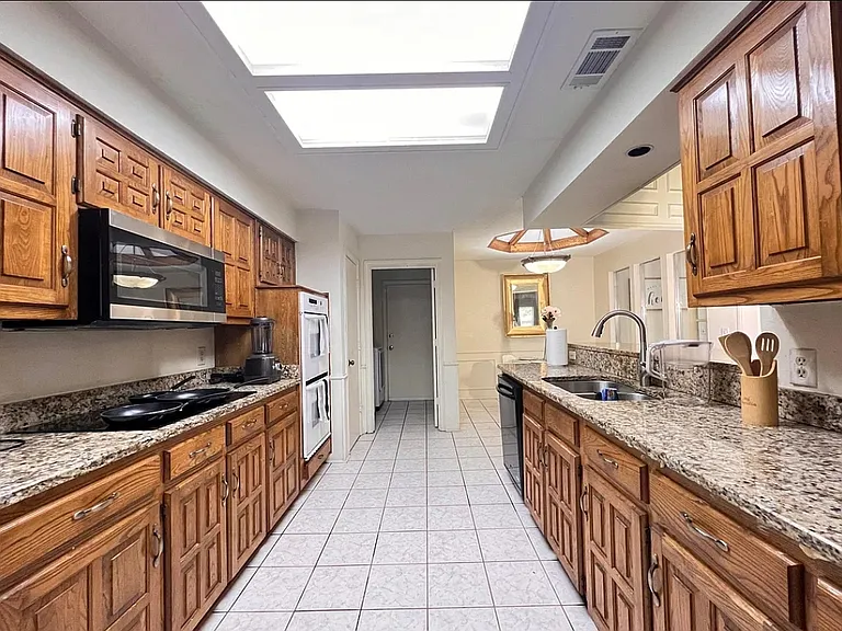 1605 Idyllwild Ct — Photo 12