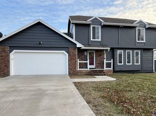 2840 SE Skyview Ct, Topeka, KS 66605