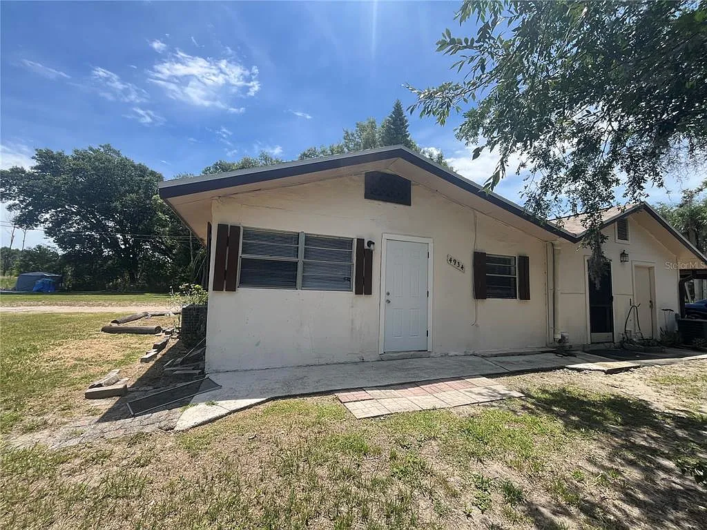 1 bed, 1.0 bath, 713 sqft, $1,950 — Photo 2