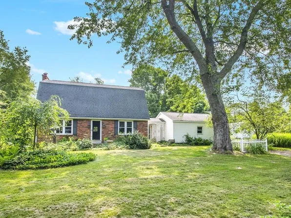 9875 Rountree Rd, Hanover, MI 49241