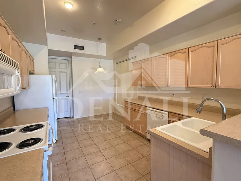 3800 S Cantabria Cir #1009 — Photo 7