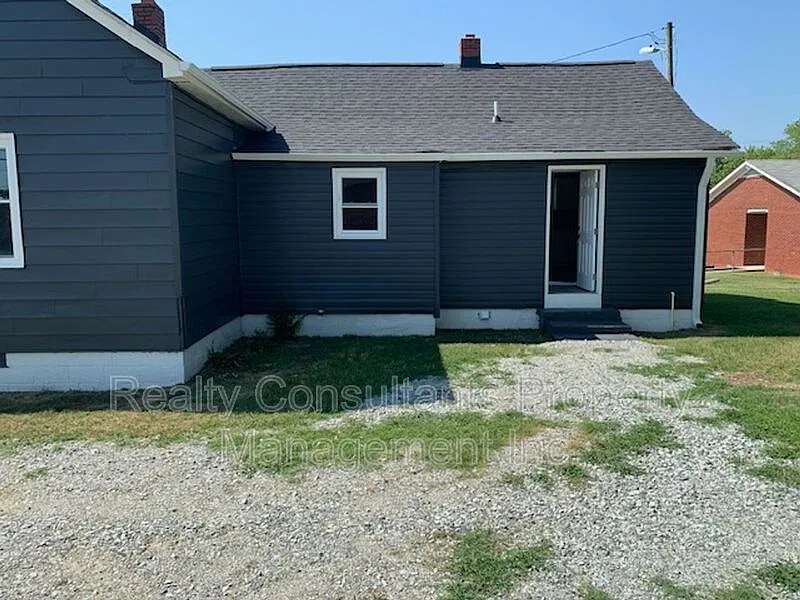 2 bed, 1.0 bath, 823 sqft, $1,250 — Photo 3