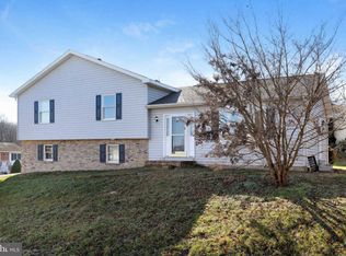 208 Wildflower Creek Dr, Martinsburg, WV 25404