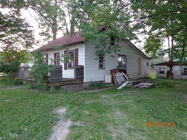 2nd image of 620 W Lovers Ln