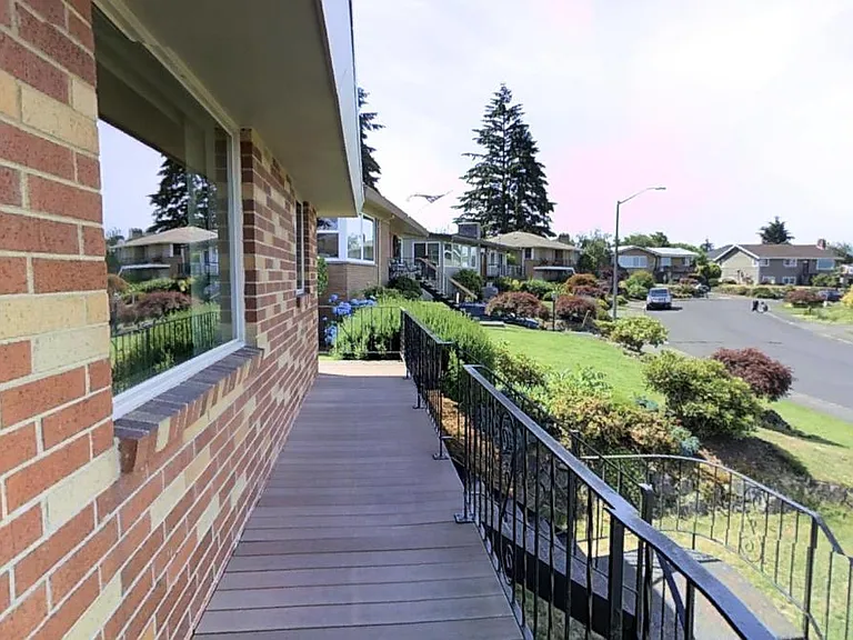 88 Monterey Pl NE — Photo 1