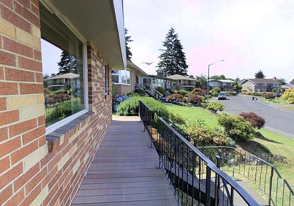 88 Monterey Pl NE