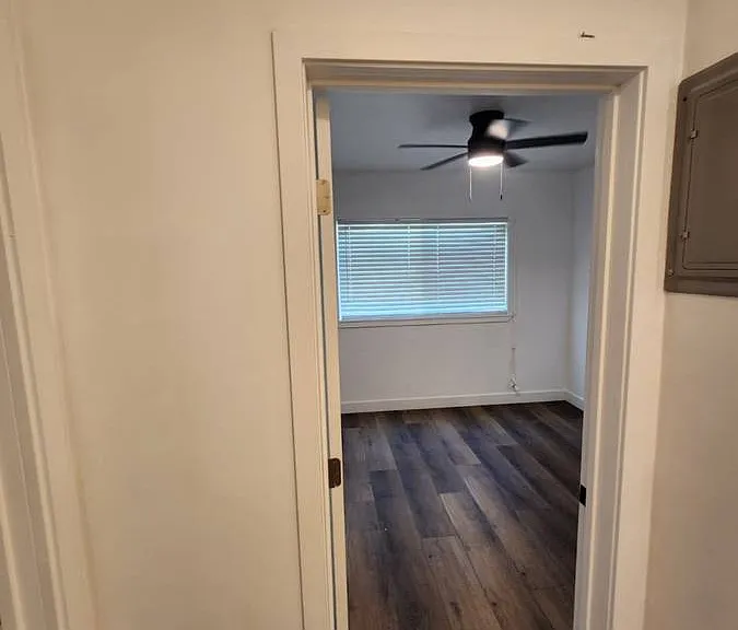 1540 S Orange Grove Ave #4 — Photo 6