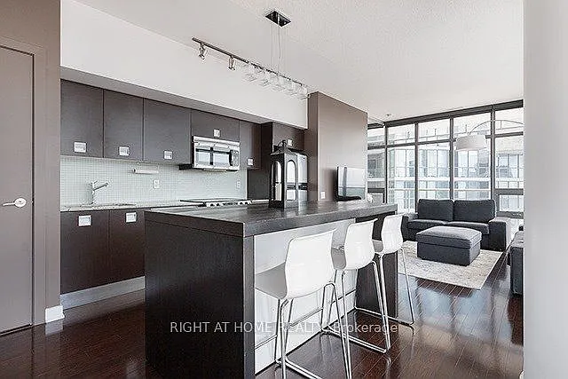33 Charles St E #2903 — Photo 6
