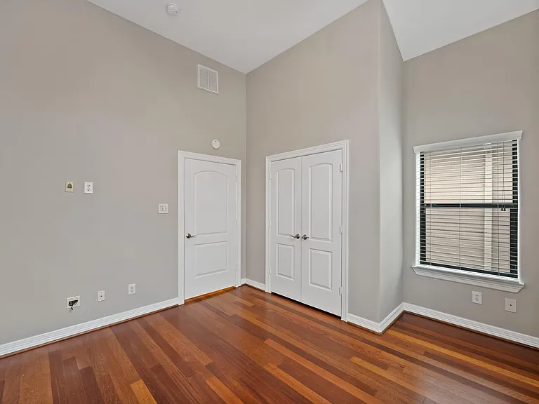 2045 W 14th 1/2 St — Photo 20