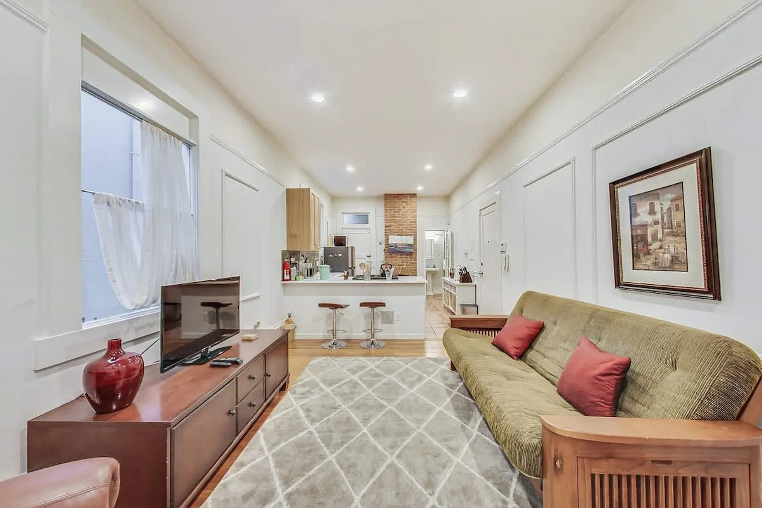 1 bed, 1.0 bath, 947 sqft, $5,690 — Photo 3