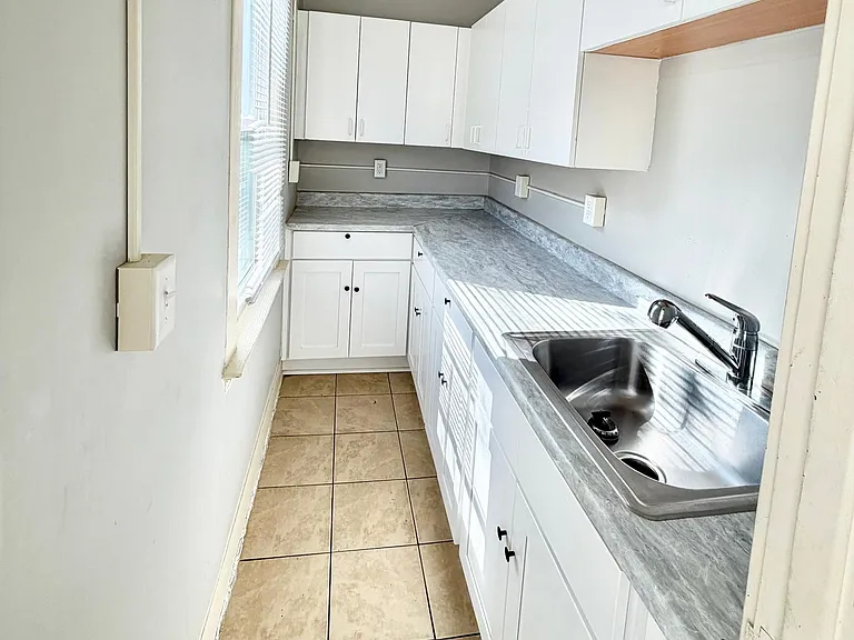 20 Young St #2 — Photo 2