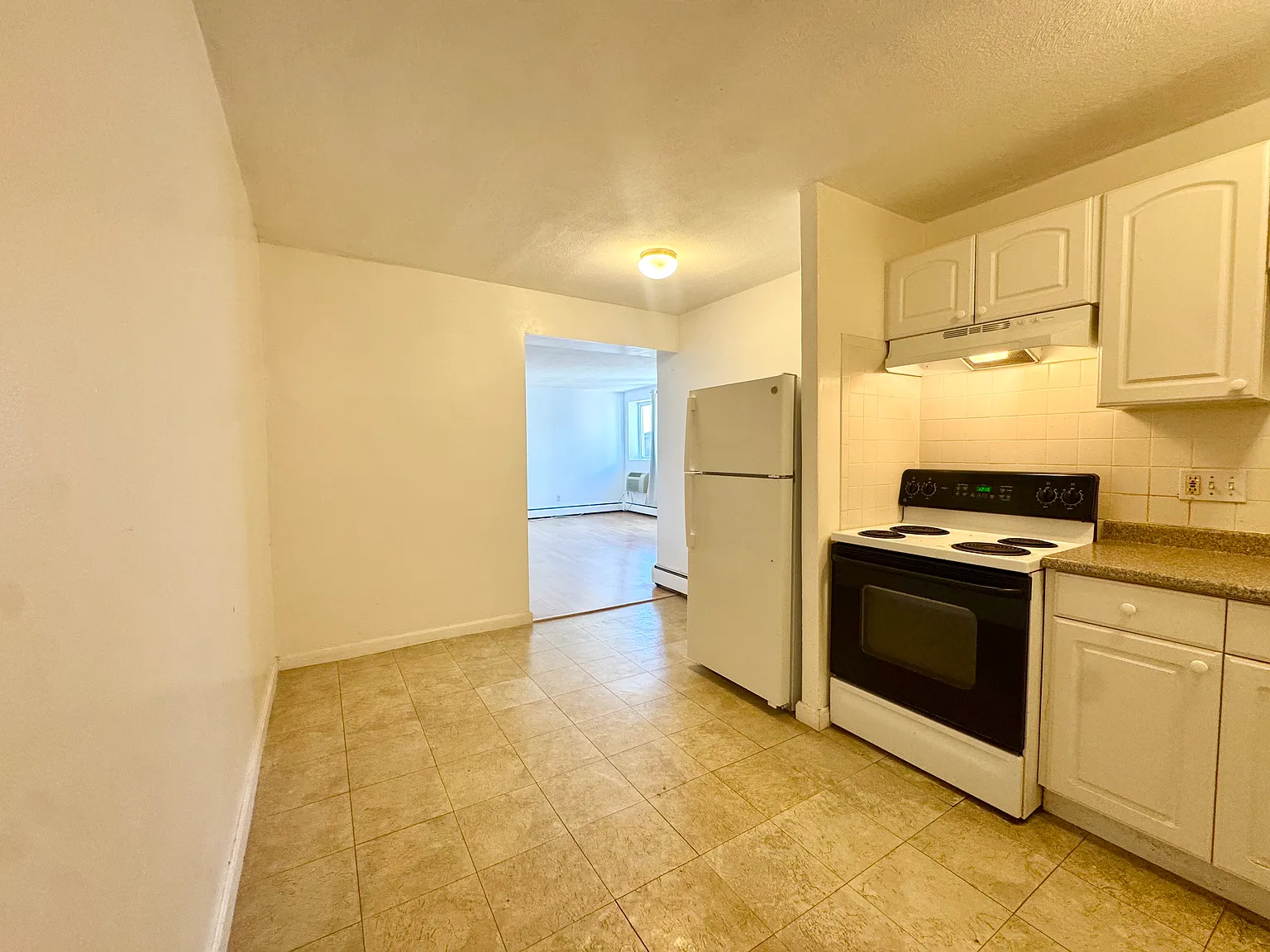 1 bed, 9.5 bath, 650 sqft, $2,400 — Photo 3