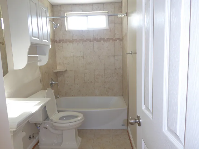 14209 Chesterfield Dr — Photo 10
