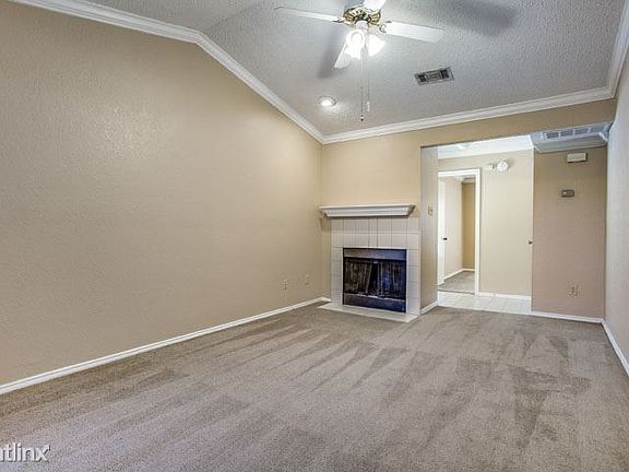 2nd image of 1050 W Ash Ln