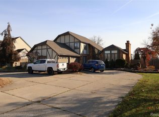 22305 King Rd, Woodhaven, MI 48183