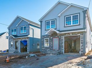 36 Atlantic St, Carteret, NJ 07008