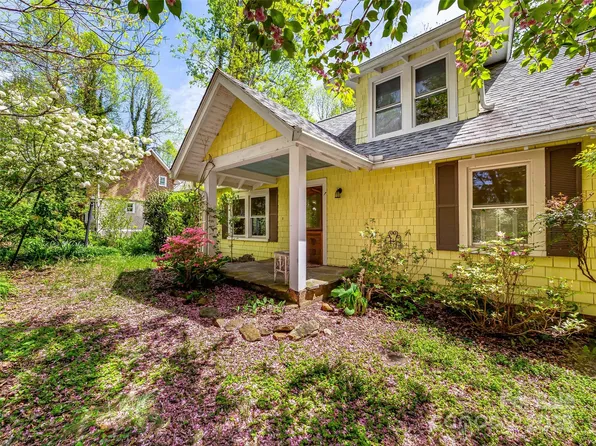 112 Charles St, Saluda, NC 28773