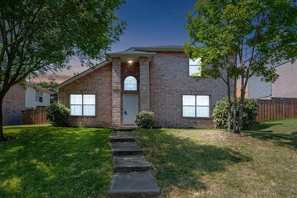 3 bed, 2.5 bath, 1644 sqft, $2,275 — Photo 2