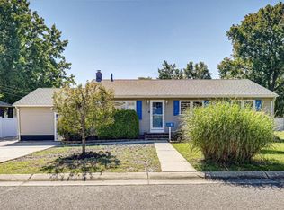 8 Poplar St, Port Monmouth, NJ 07758