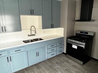 318-320 E Market St, Long Beach, CA 90805