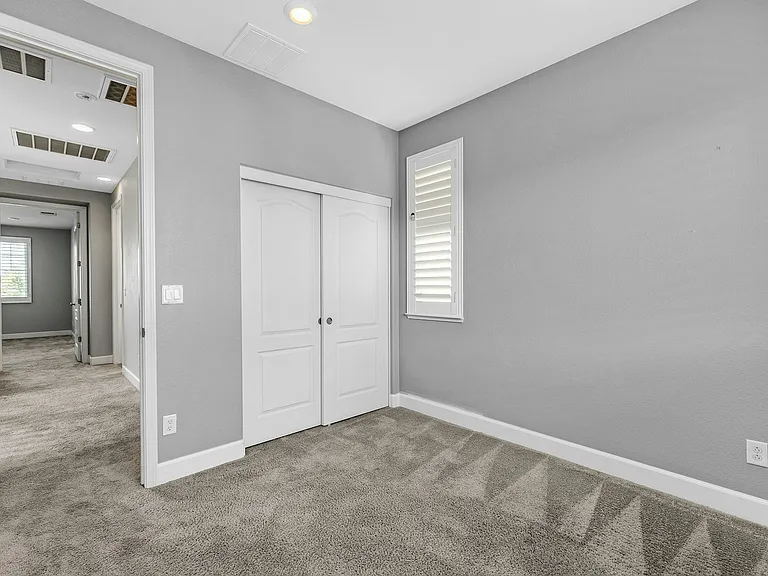 210 Stratus Cmn — Photo 16