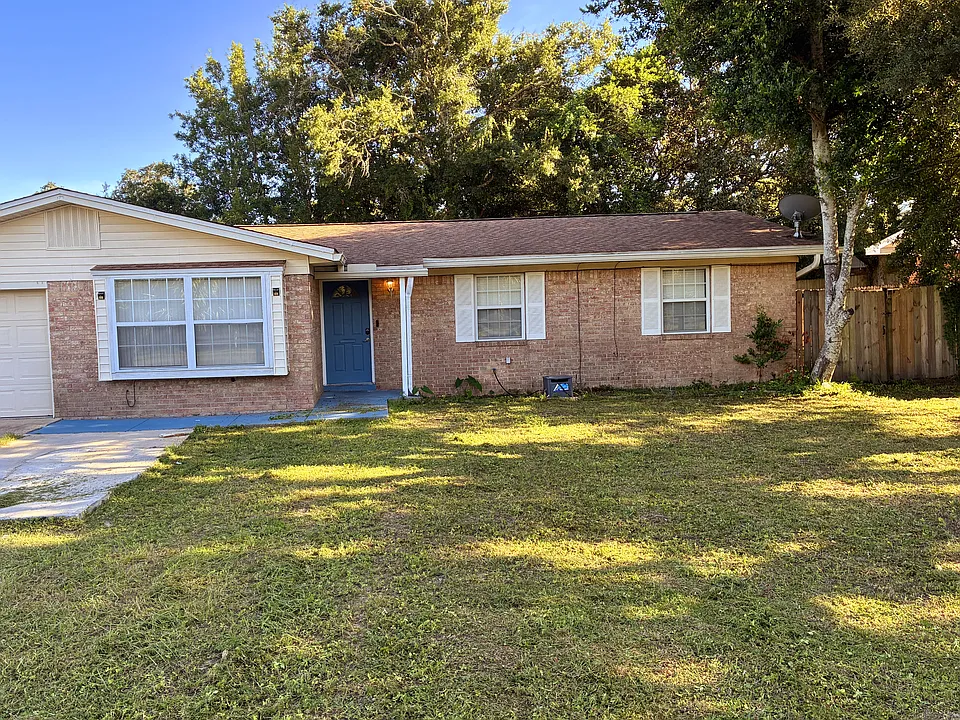 632 Mayflower Ave