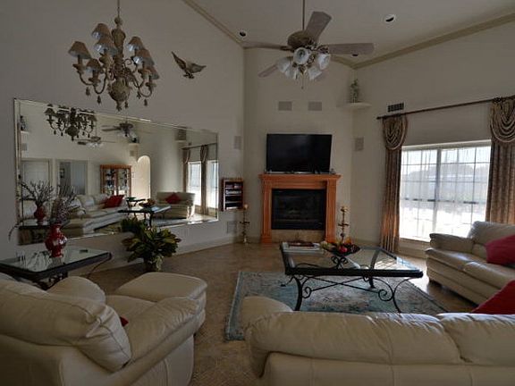 3rd image of 1800 Oak Dr