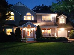 19 Halsey Manor Rd, Manorville, NY 11949