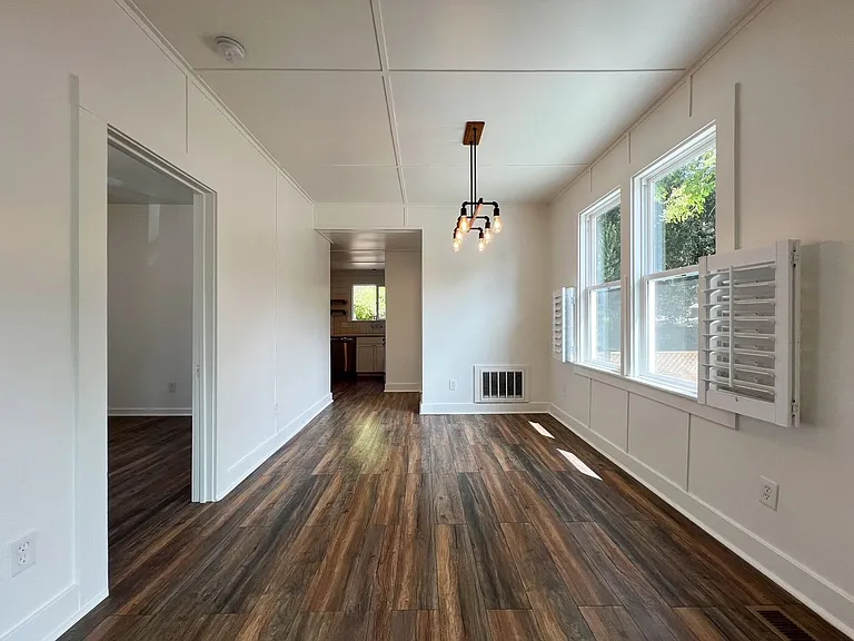 934 Clinton St — Photo 10