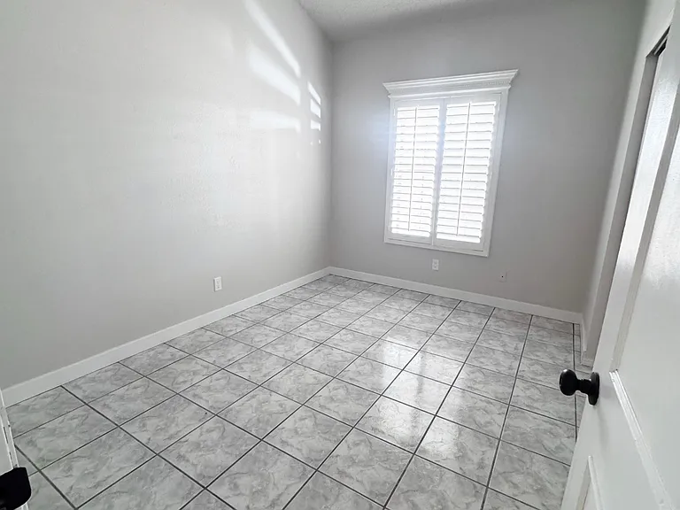 11339 Lake Erie Dr — Photo 8
