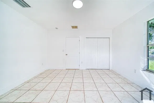 2 bed, 1000 sqft, $2,300 — Photo 3