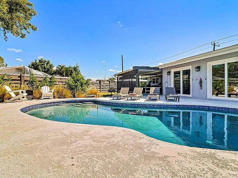 2545 Webber St — Photo 8