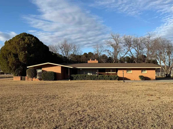 1152 W California St, Seymour, TX 76380