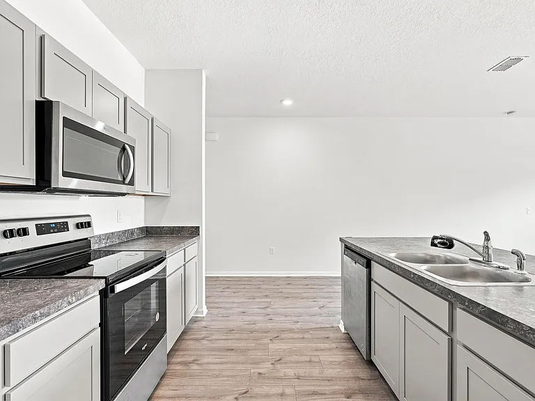 1261 SW Curry St — Photo 12