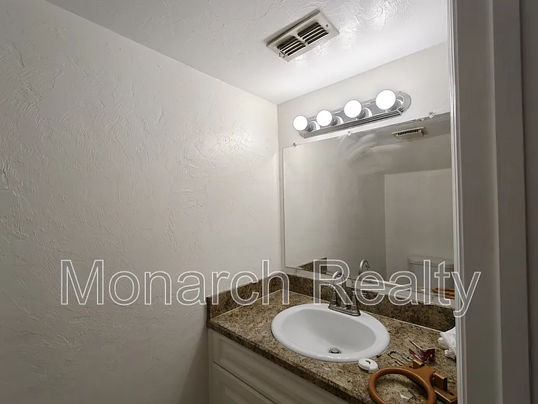 620 SW 10th Ln #4 — Photo 25