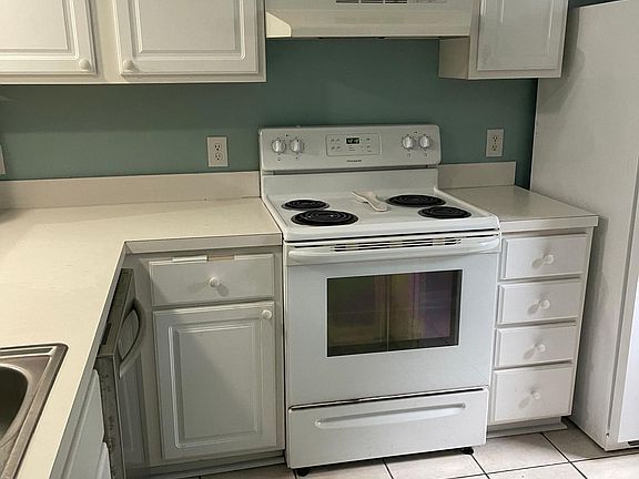 2nd image of 419 Garden Dr Unit 118D