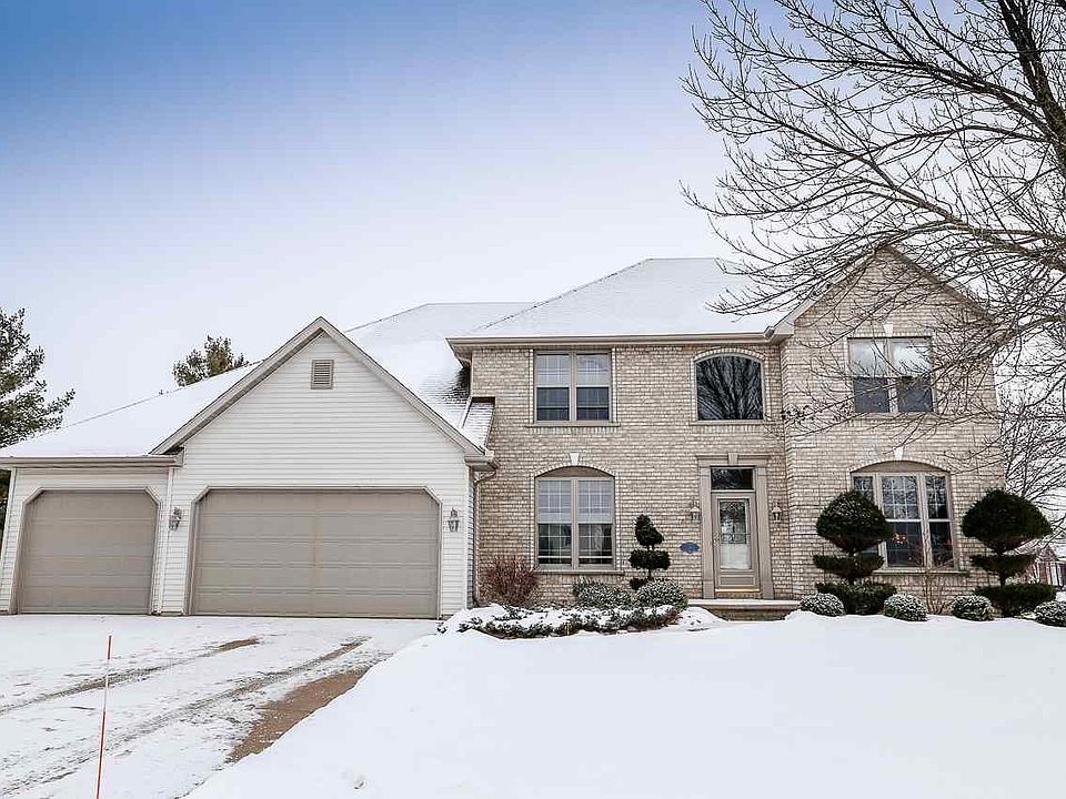 Spacious N Appleton Home