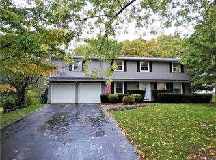 51 Maple Leaf Cir, Penfield, NY