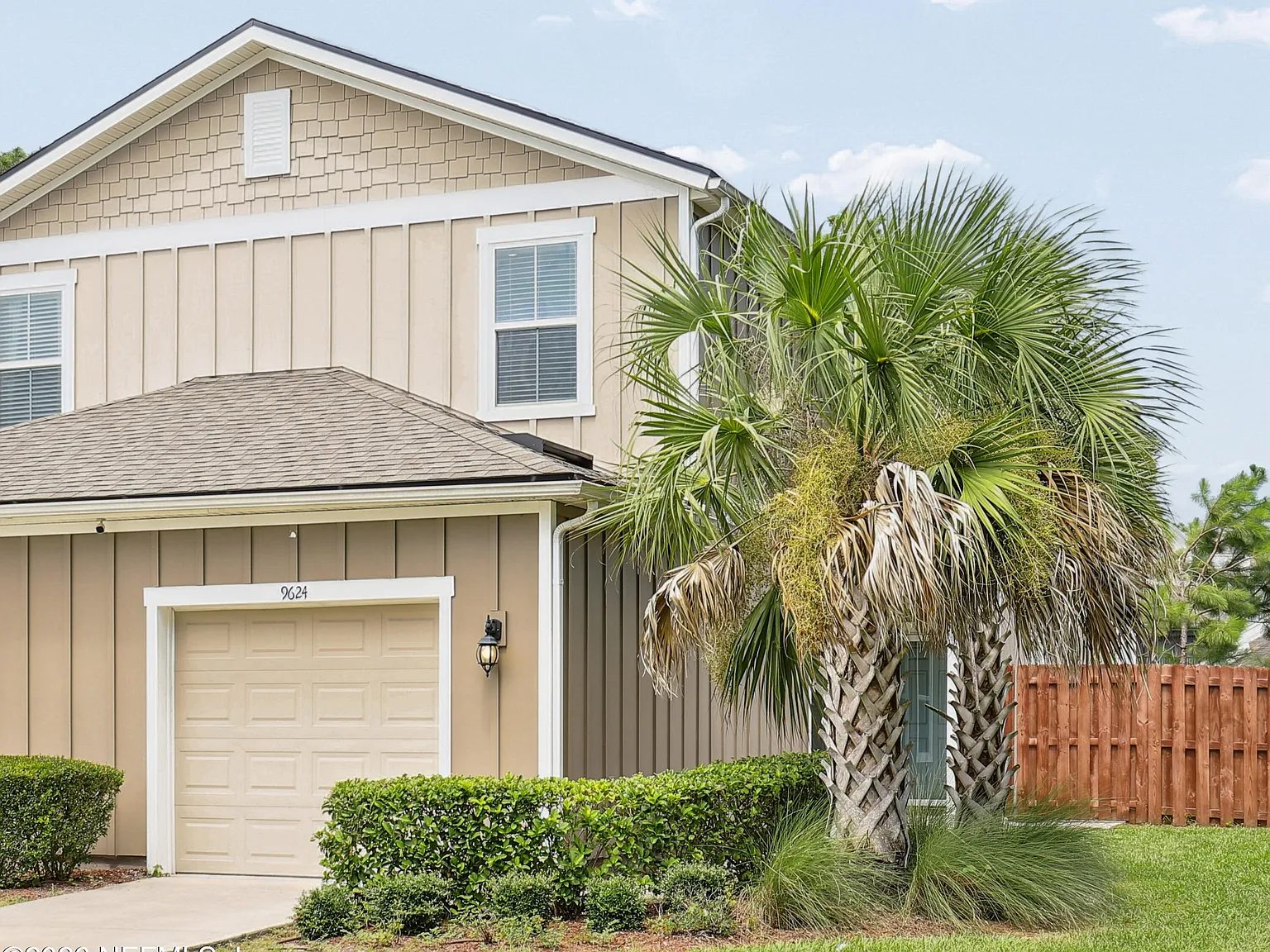 3 bed, 2.5 bath, 1492 sqft, $2,300 — Photo 1