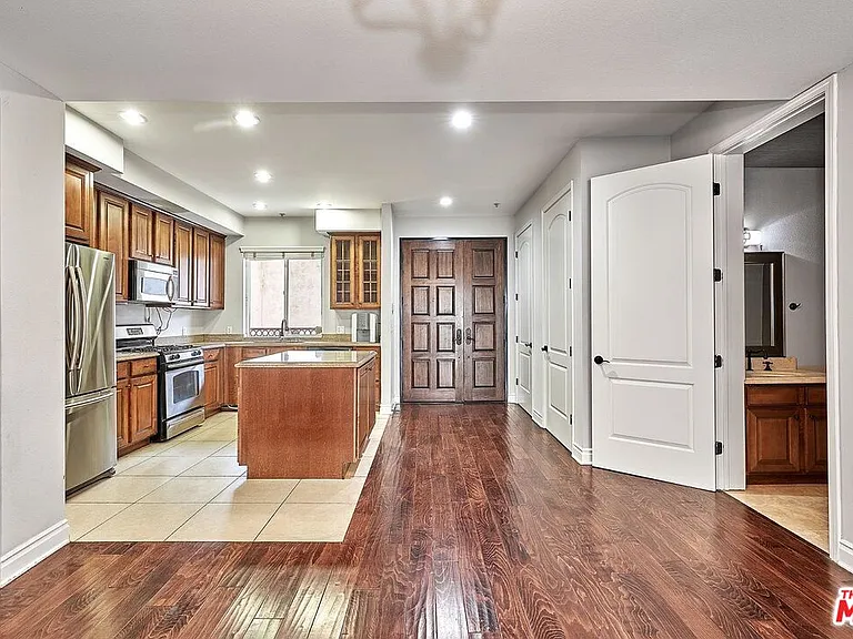 345 S Harvard Blvd #302 — Photo 6