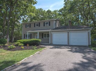 6 Karl Ct, Medford, NY 11763