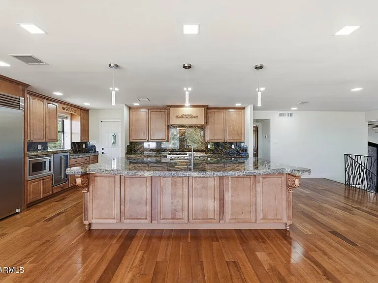 2221 E Vista Ave — Photo 7
